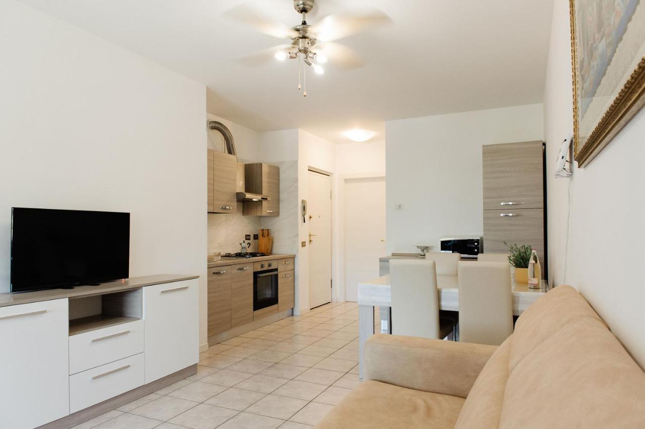 Appartamento Afrodite Desenzano del Garda Exterior foto
